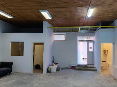 Spațiu comercial de inchiriat/Hala de producție | 98 mp +curte  170 mp |