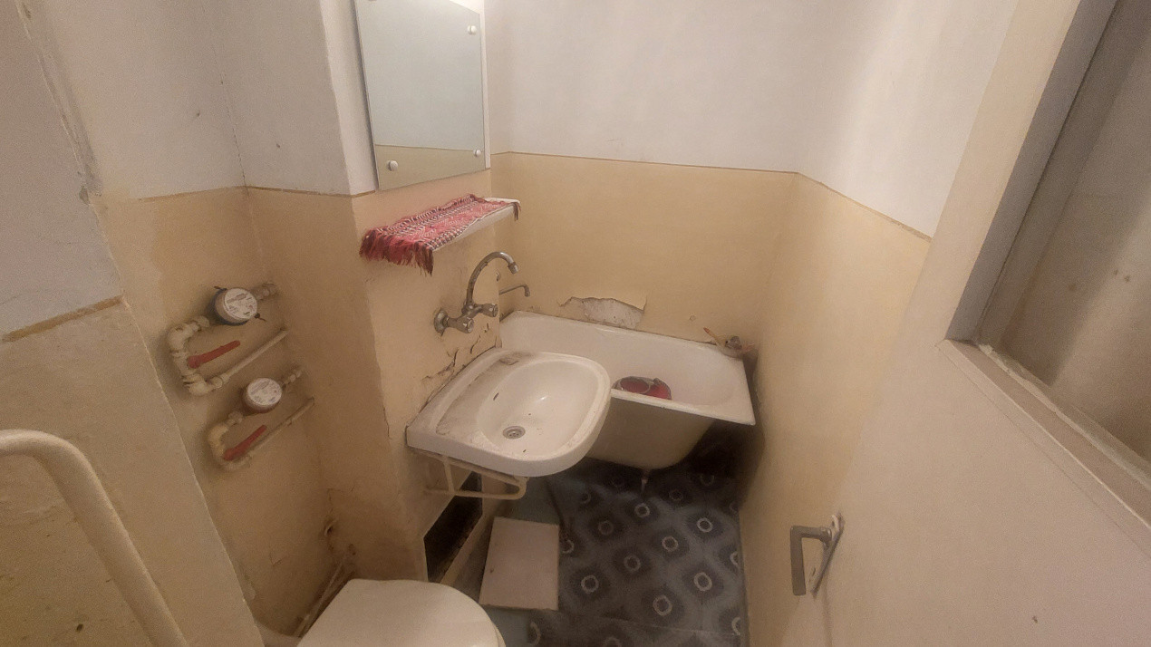 Apartament doua camere semidecomandat, Craiovita zona Scoala Elena Farago