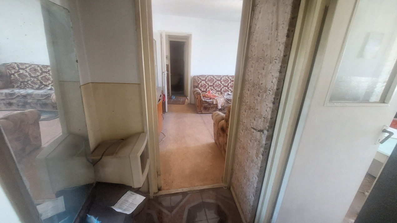 Apartament doua camere semidecomandat, Craiovita zona Scoala Elena Farago