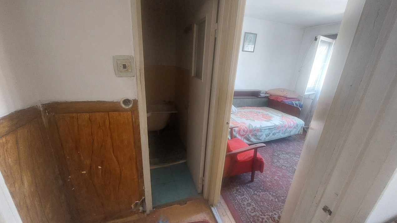 Apartament doua camere semidecomandat, Craiovita zona Scoala Elena Farago
