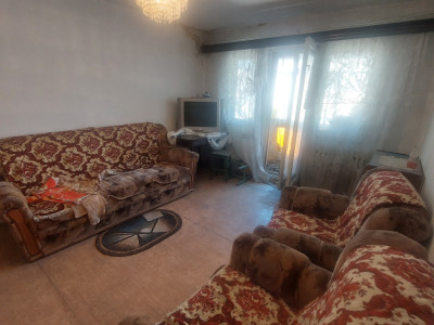 Apartament doua camere semidecomandat, Craiovita zona Scoala Elena Farago