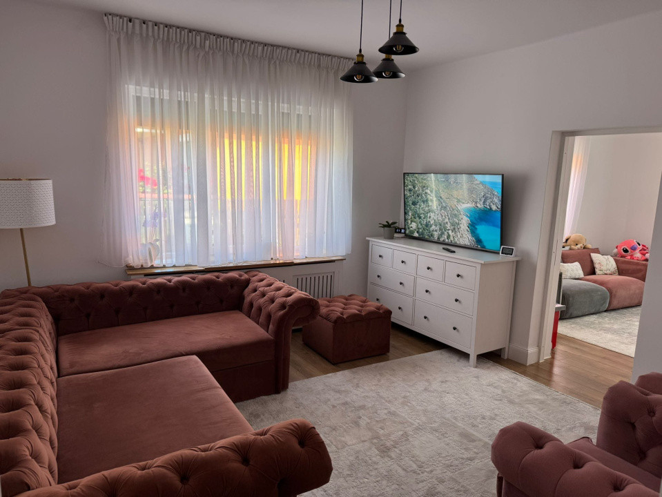 Casa cu trei camere complet renovata cu garaj in centrul istoric