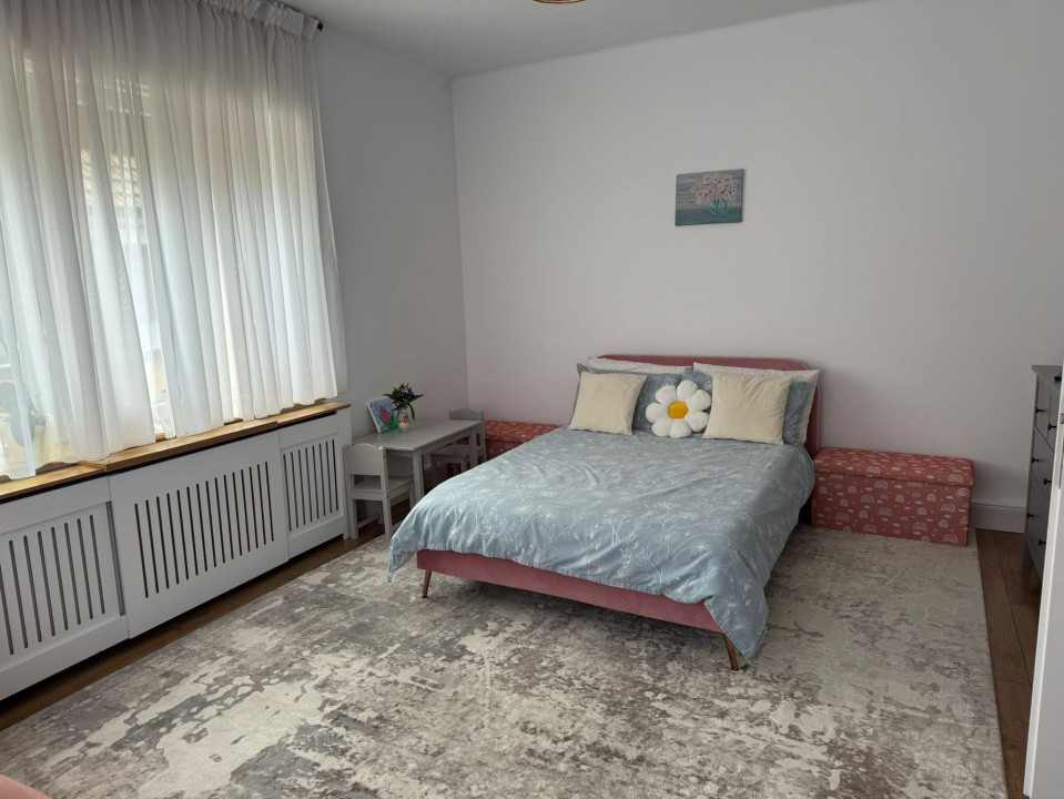 Casa cu trei camere complet renovata cu garaj in centrul istoric