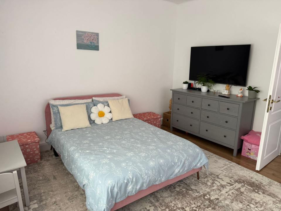 Casa cu trei camere complet renovata cu garaj in centrul istoric
