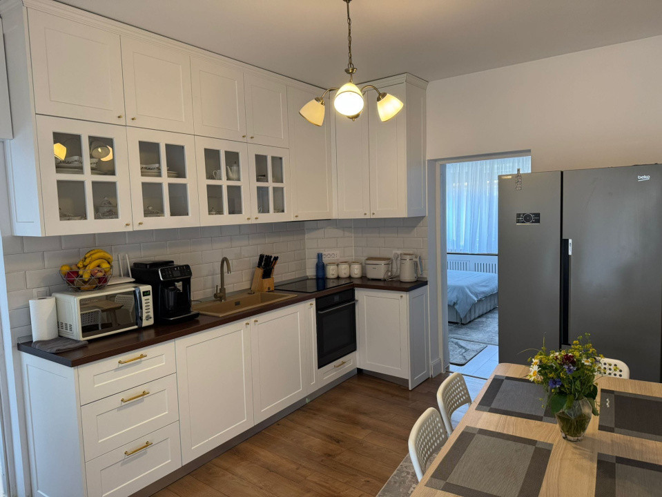 Casa cu trei camere complet renovata cu garaj in centrul istoric