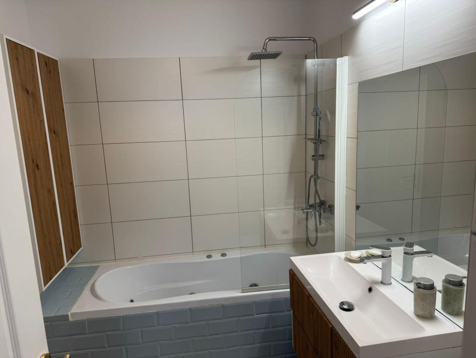 Casa cu trei camere complet renovata cu garaj in centrul istoric