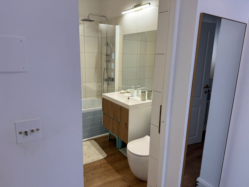 Casa cu trei camere complet renovata cu garaj in centrul istoric
