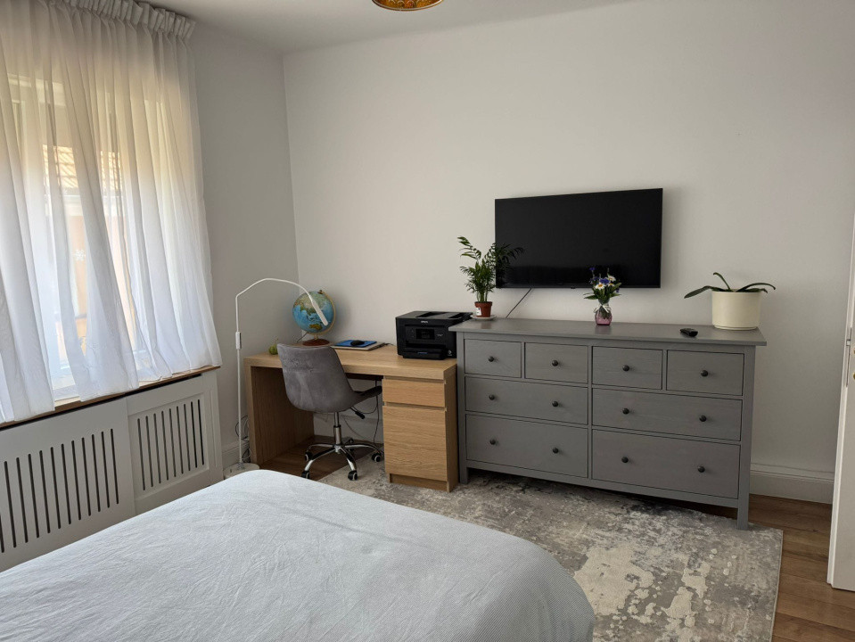 Casa cu trei camere complet renovata cu garaj in centrul istoric