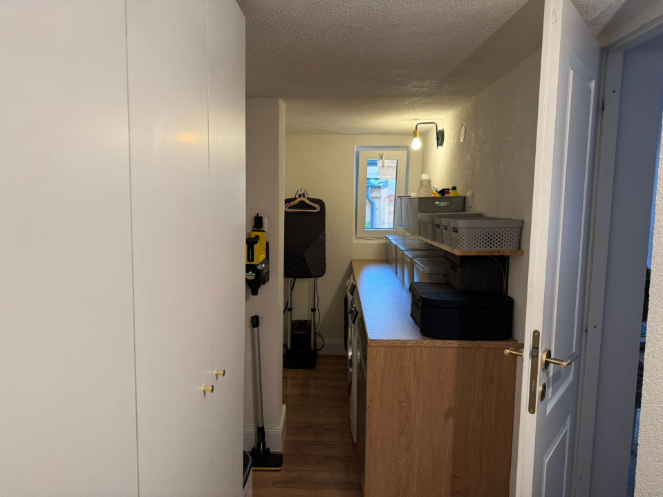 Casa cu trei camere complet renovata cu garaj in centrul istoric