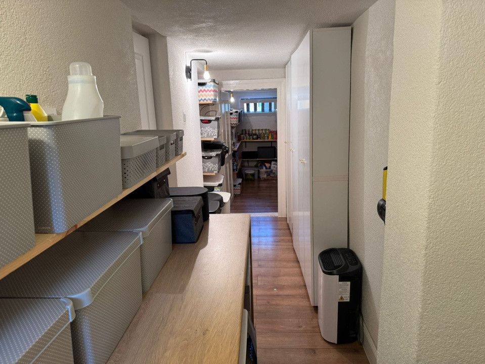 Casa cu trei camere complet renovata cu garaj in centrul istoric