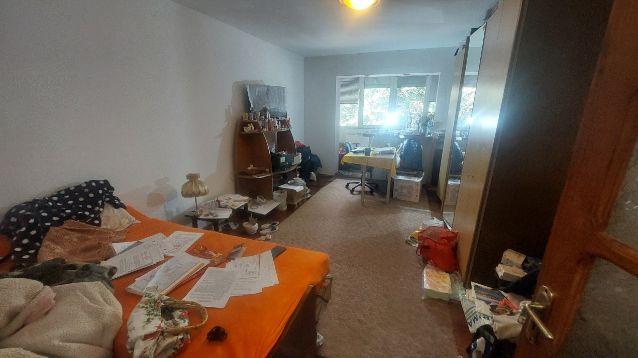 Apartament 3 camere decomandat, etajul 1, Craiovita zona Fortuna