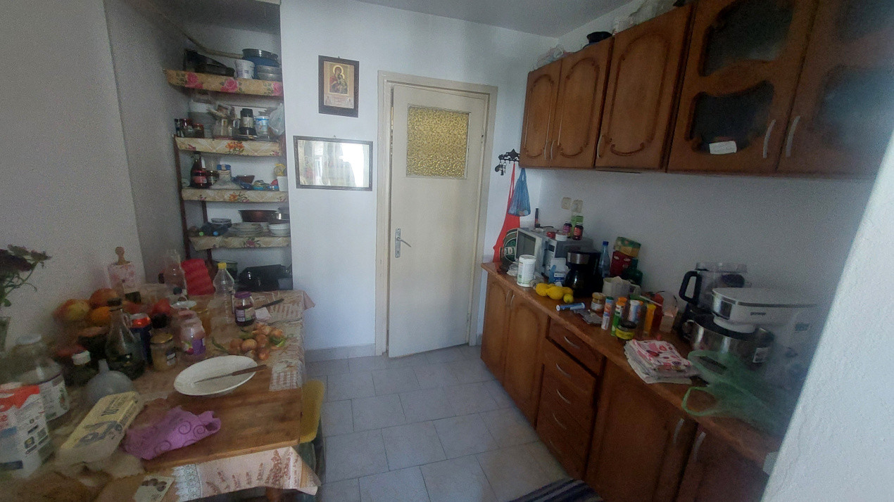Apartament 3 camere decomandat, etajul 1, Craiovita zona Fortuna