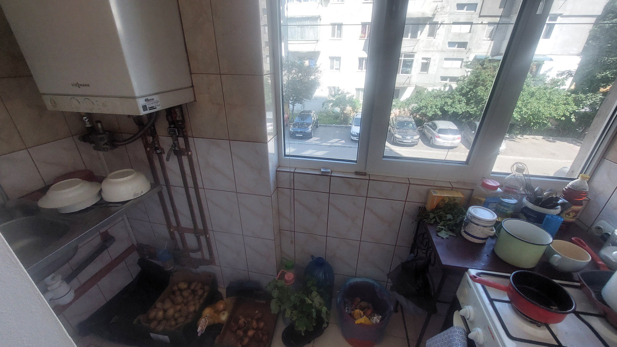 Apartament 3 camere decomandat, etajul 1, Craiovita zona Fortuna