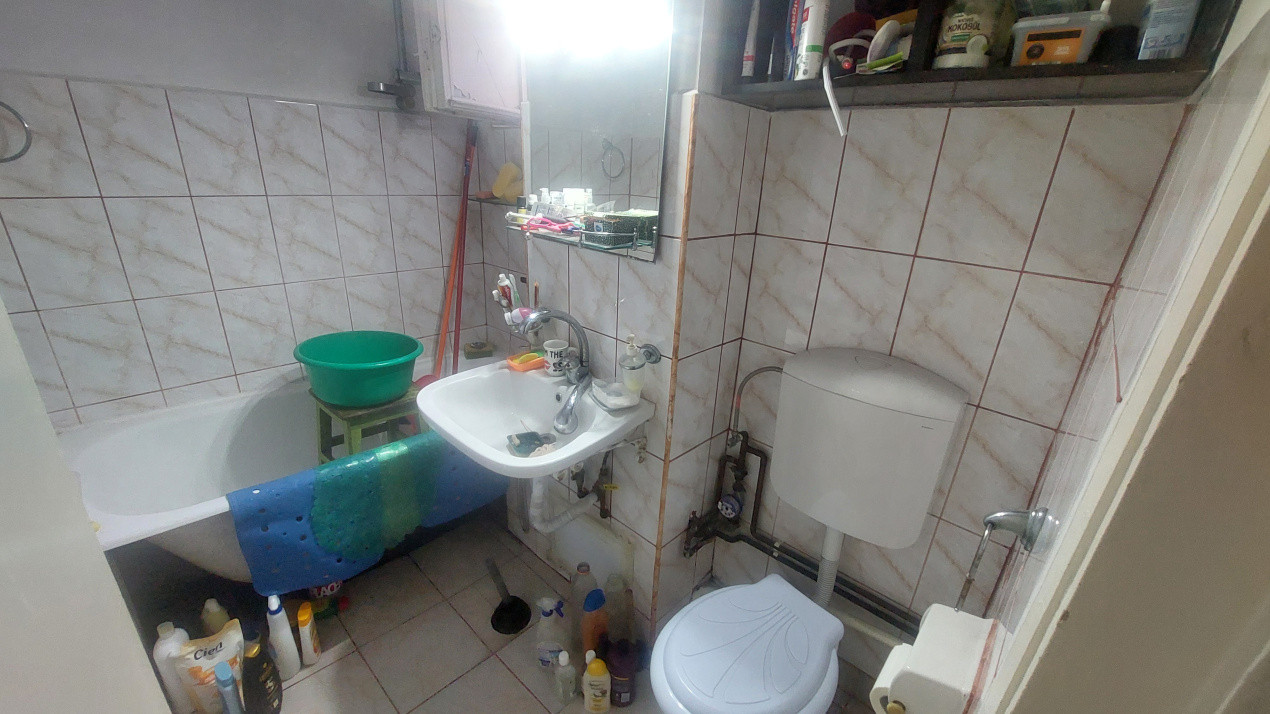 Apartament 3 camere decomandat, etajul 1, Craiovita zona Fortuna