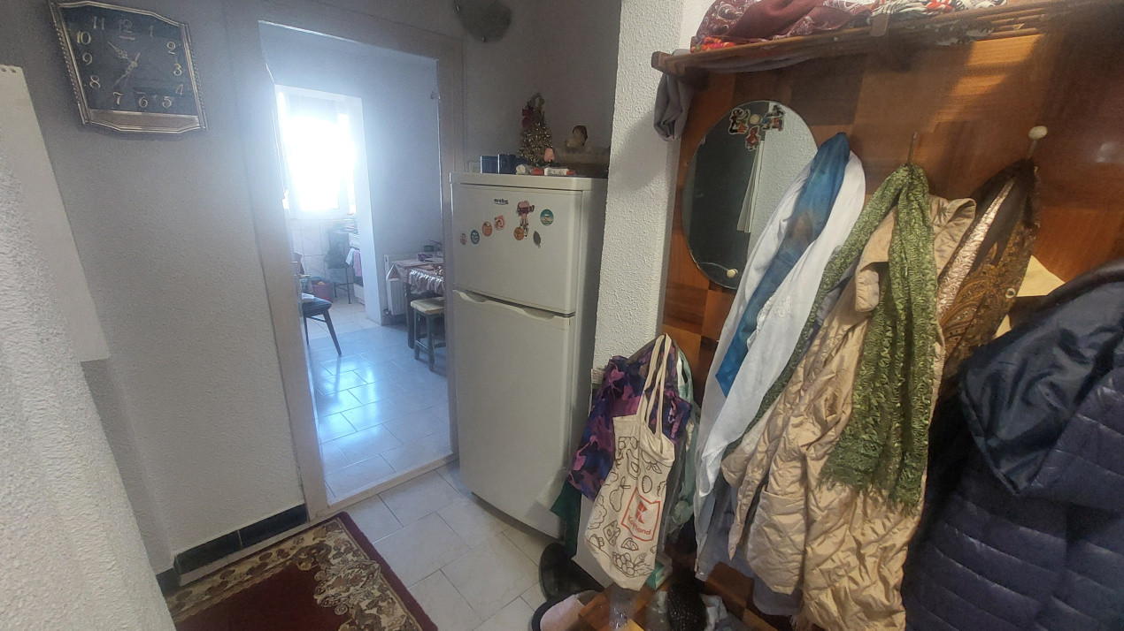 Apartament 3 camere decomandat, etajul 1, Craiovita zona Fortuna