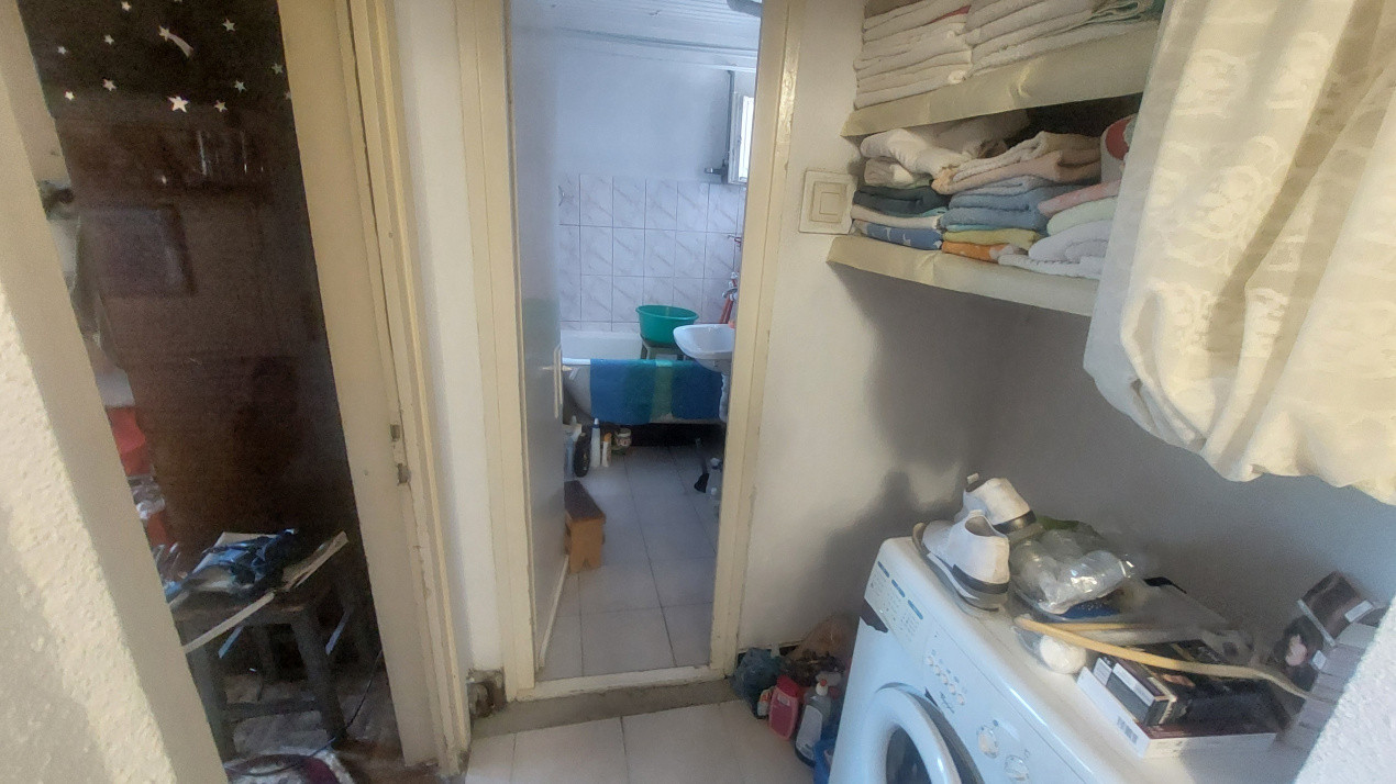 Apartament 3 camere decomandat, etajul 1, Craiovita zona Fortuna