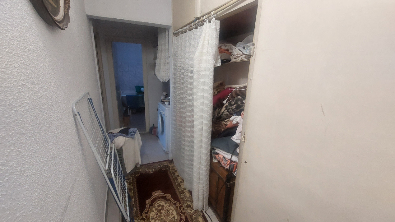 Apartament 3 camere decomandat, etajul 1, Craiovita zona Fortuna