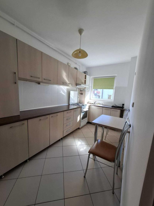 Închiriere apartament cu 2 camere, 50 mp., Zorilor, cu garaj, 550 Eur