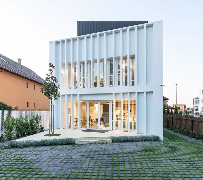 Clădire birouri, showroom Andrei Muresanu 