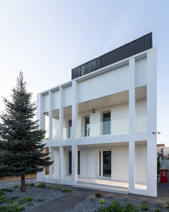 Clădire birouri, showroom Andrei Muresanu 