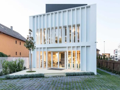 Clădire birouri, showroom Andrei Muresanu 