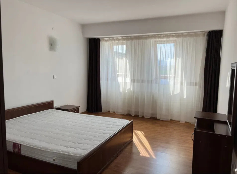 Apartament 3 camere de închiriat – zonă centrală, 70 mp utili + loc de parcare 