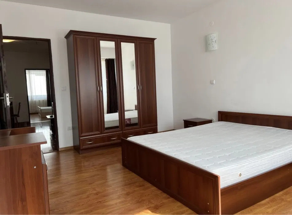 Apartament 3 camere de închiriat – zonă centrală, 70 mp utili + loc de parcare 