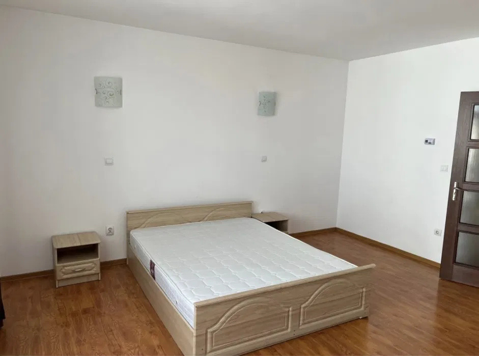 Apartament 3 camere de închiriat – zonă centrală, 70 mp utili + loc de parcare 