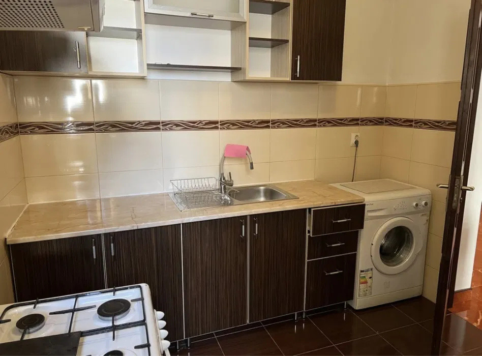 Apartament 3 camere de închiriat – zonă centrală, 70 mp utili + loc de parcare 