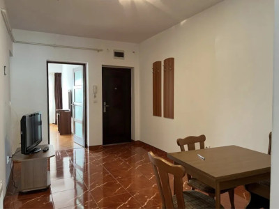 Apartament 3 camere de închiriat – zonă centrală, 70 mp utili + loc de parcare 