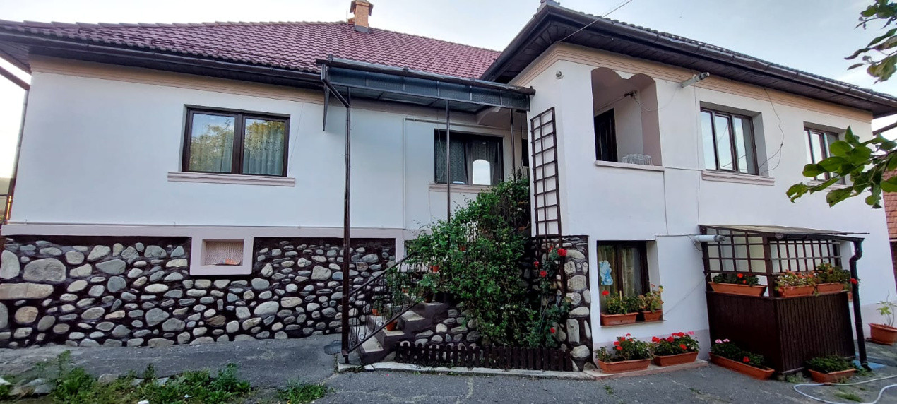 Casa 5 camere uprafata utila 126 mp , teren 684,spre vanzare in Salite