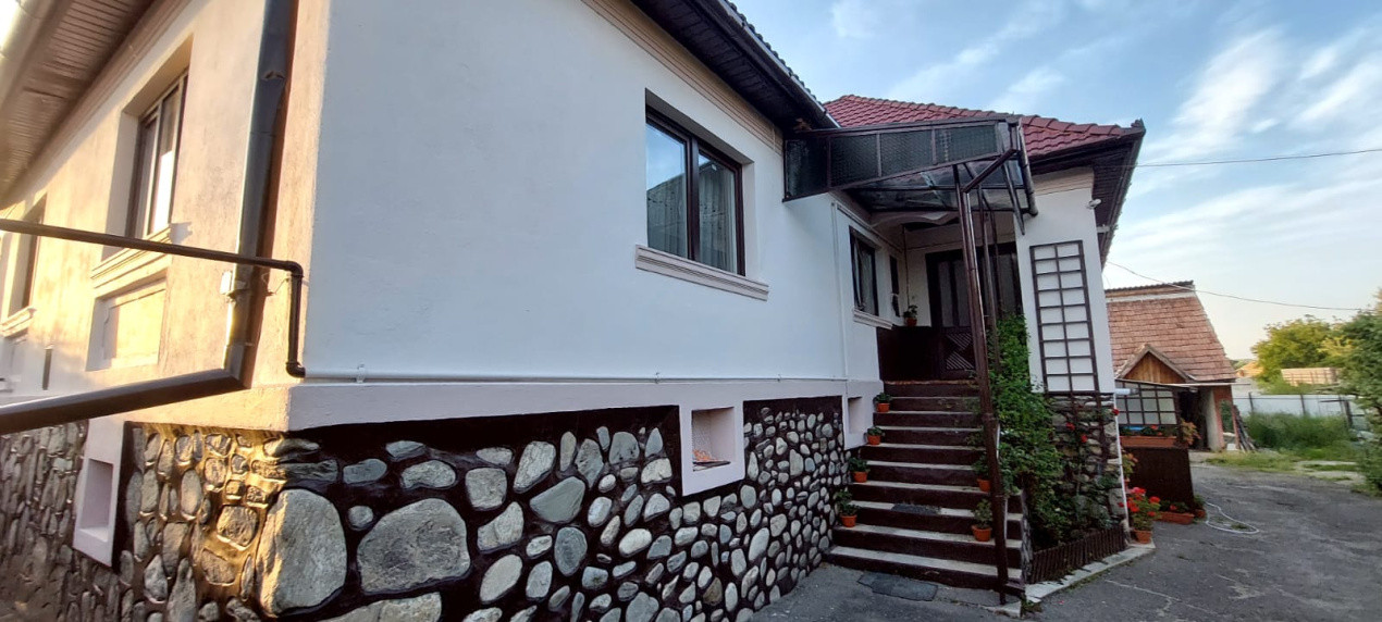 Casa 5 camere uprafata utila 126 mp , teren 684,spre vanzare in Salite
