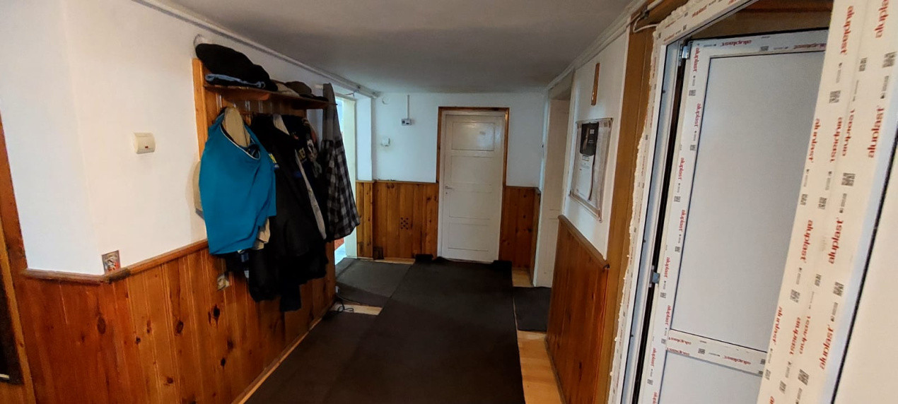 Casa 5 camere uprafata utila 126 mp , teren 684,spre vanzare in Salite