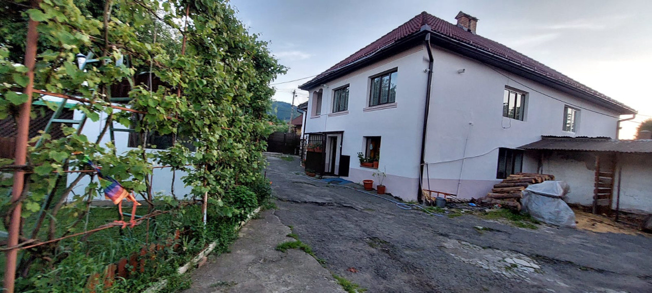 Casa 5 camere uprafata utila 126 mp , teren 684,spre vanzare in Salite