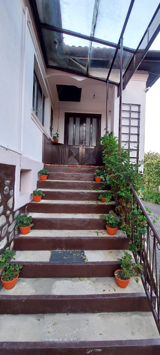 Casa 5 camere uprafata utila 126 mp , teren 684,spre vanzare in Salite