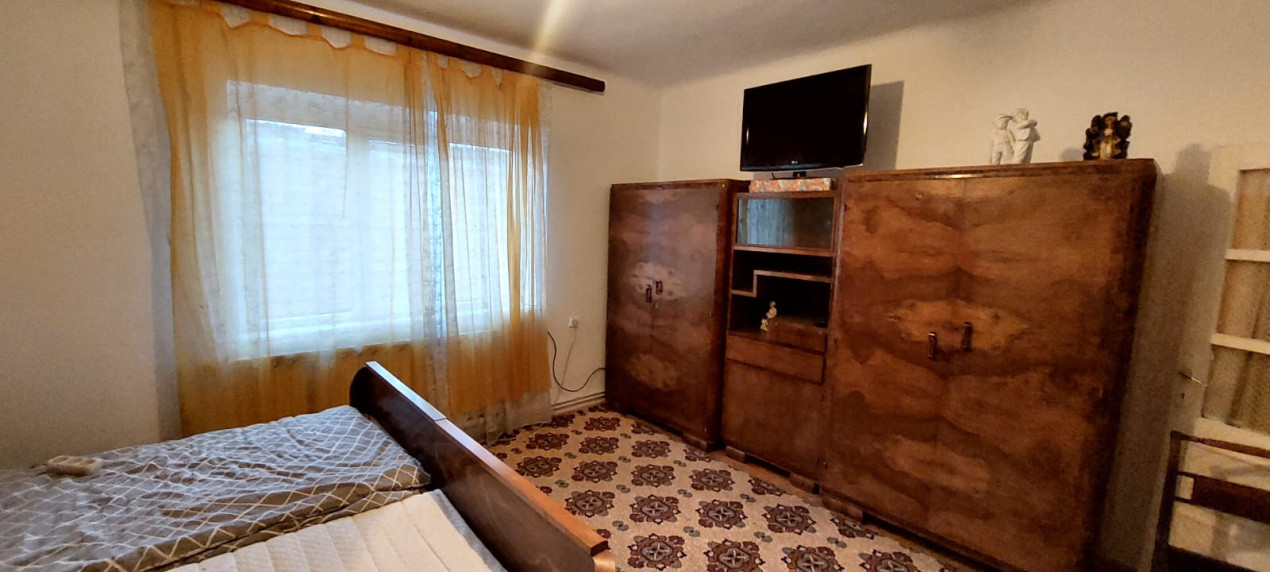 Casa 5 camere uprafata utila 126 mp , teren 684,spre vanzare in Salite