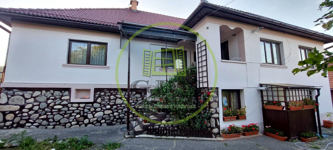 Casa 5 camere  suprafata utila 126 mp , teren 684,spre vanzare in Saliște