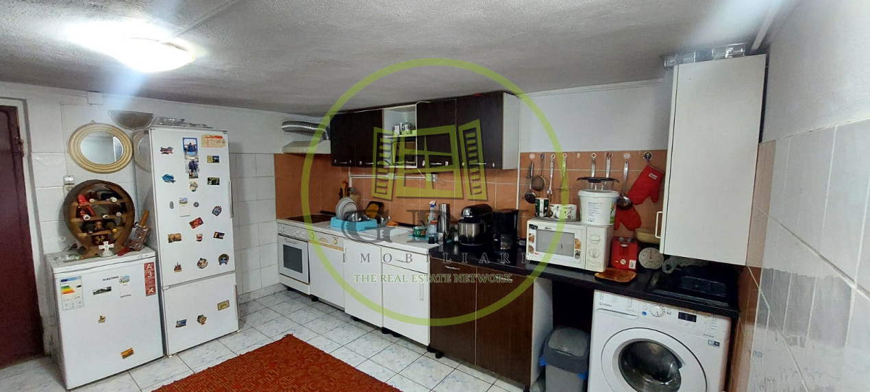 Casa 5 camere  suprafata utila 126 mp , teren 684,spre vanzare in Saliște