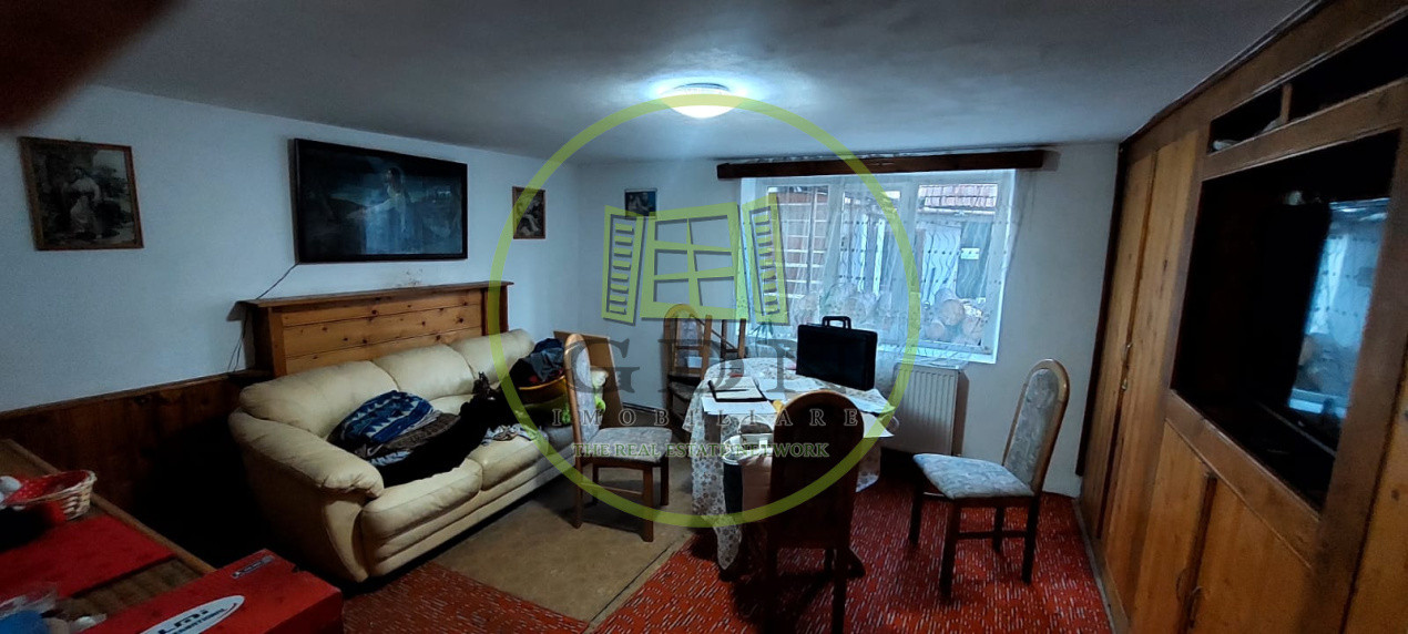 Casa 5 camere  suprafata utila 126 mp , teren 684,spre vanzare in Saliște