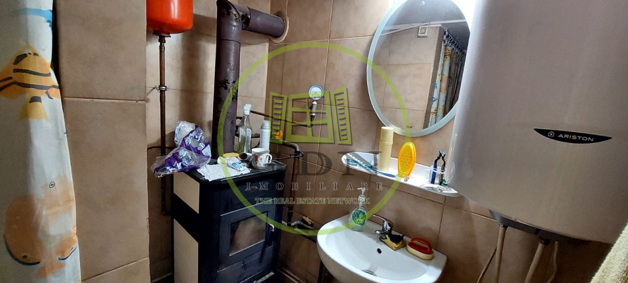 Casa 5 camere  suprafata utila 126 mp , teren 684,spre vanzare in Saliște