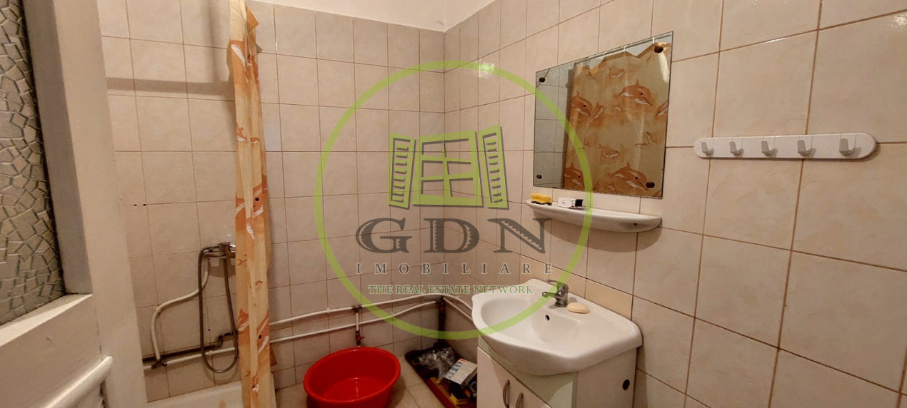 Casa 5 camere  suprafata utila 126 mp , teren 684,spre vanzare in Saliște