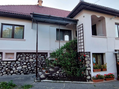 Casa 5 camere uprafata utila 126 mp , teren 684,spre vanzare in Salite