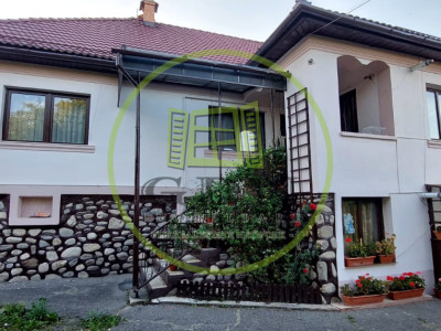 Casa 5 camere  suprafata utila 126 mp , teren 684,spre vanzare in Saliște