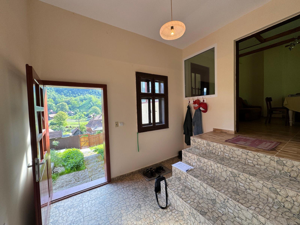 Oportunitate! Casă de vânzare, 5 cam., 200 mp. + 5000 mp. teren, Valea Arieșului
