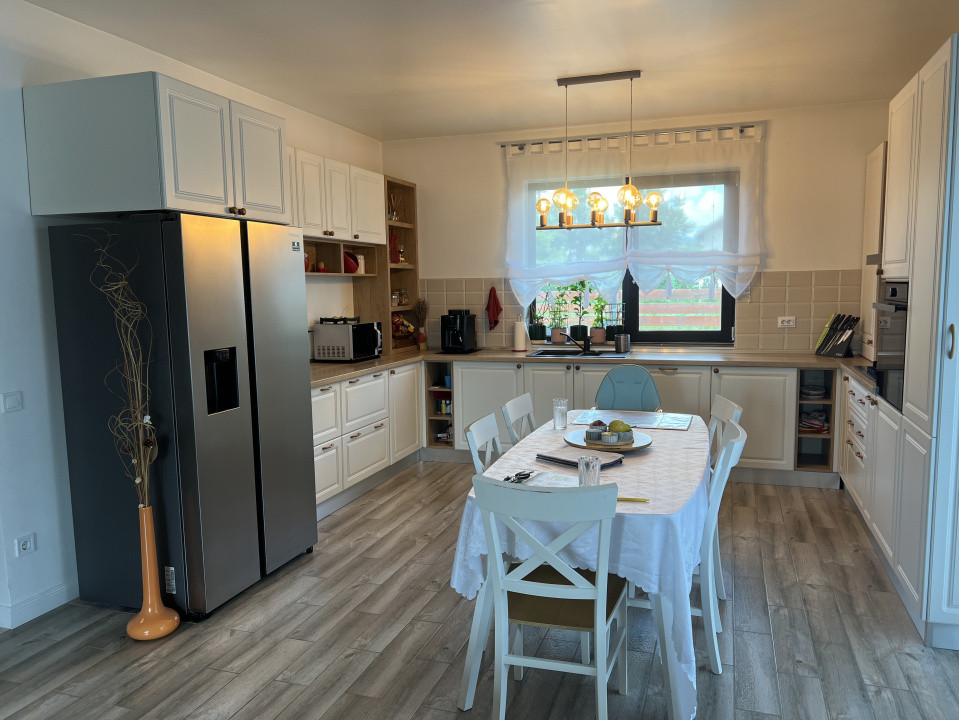 Exclusivitate!!!! Casa zona Castel Transilvania cu 4 camere 
