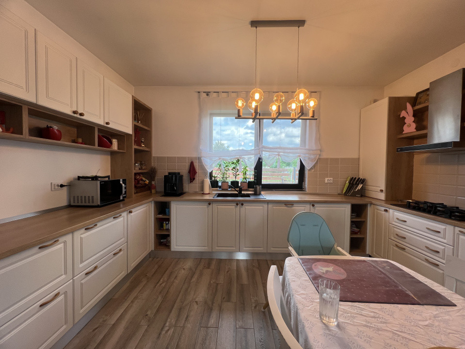 Exclusivitate!!!! Casa zona Castel Transilvania cu 4 camere 