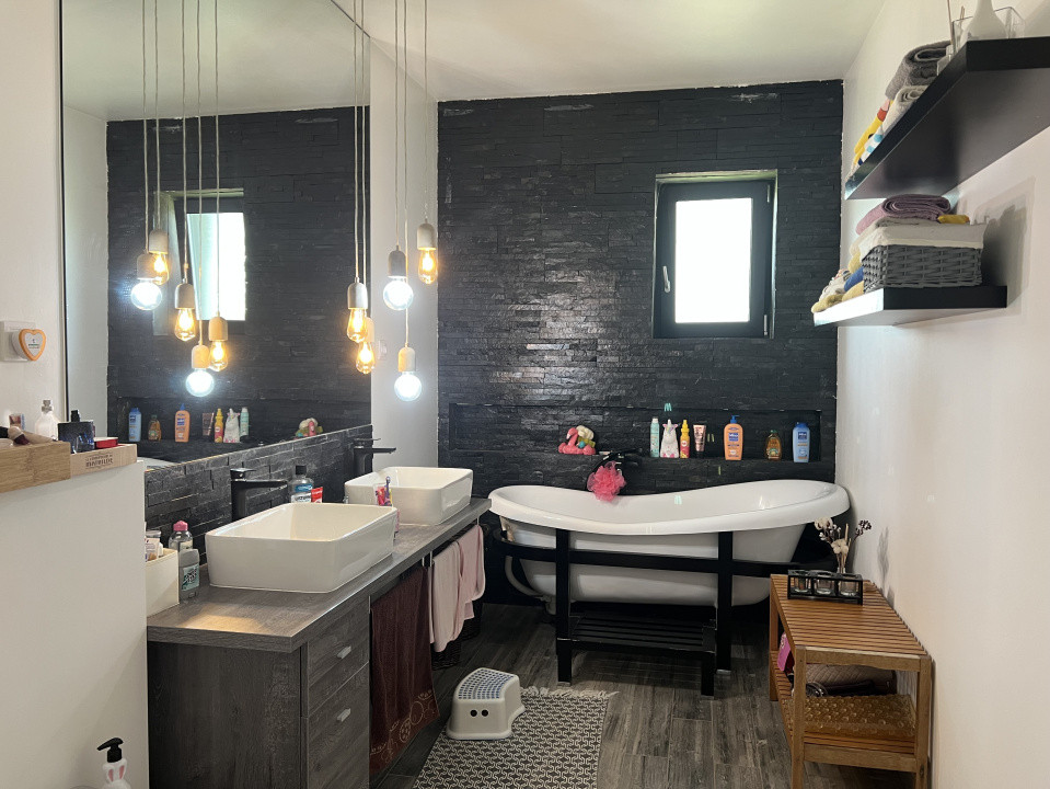 Exclusivitate!!!! Casa zona Castel Transilvania cu 4 camere 
