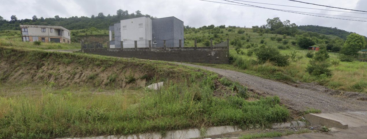 REPREZENATRE EXCLUSIVĂ! Teren intravilan construcții, zonă superbă, Livezeni. 