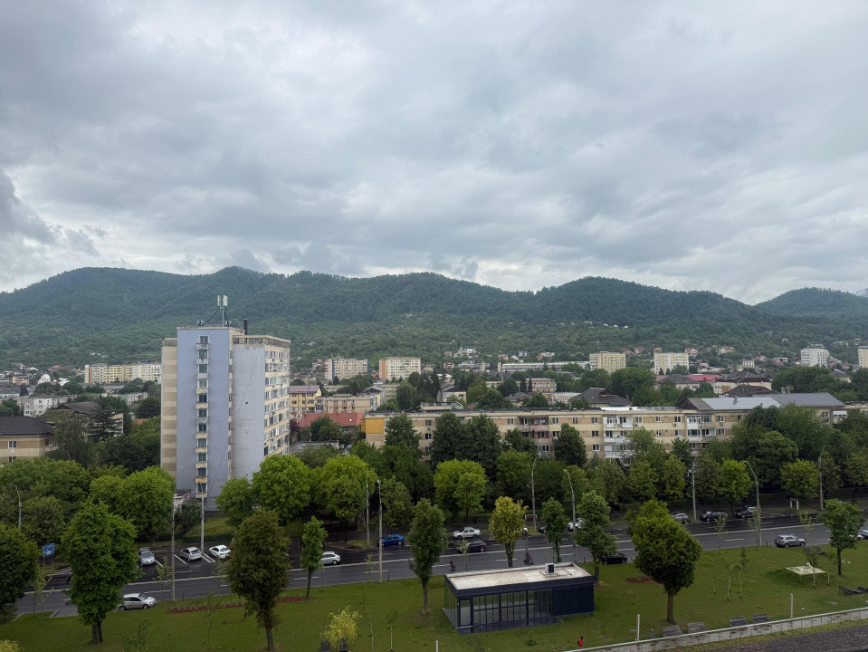 Apartament finisat cu 3 camere Cosbuc cu vedere panoramica