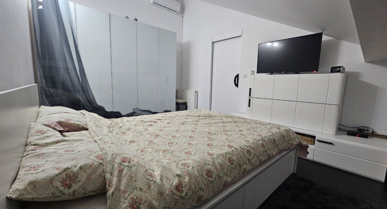 Apartament de vânzare la mansardă, 62mp utili, zona Vasile Aaron